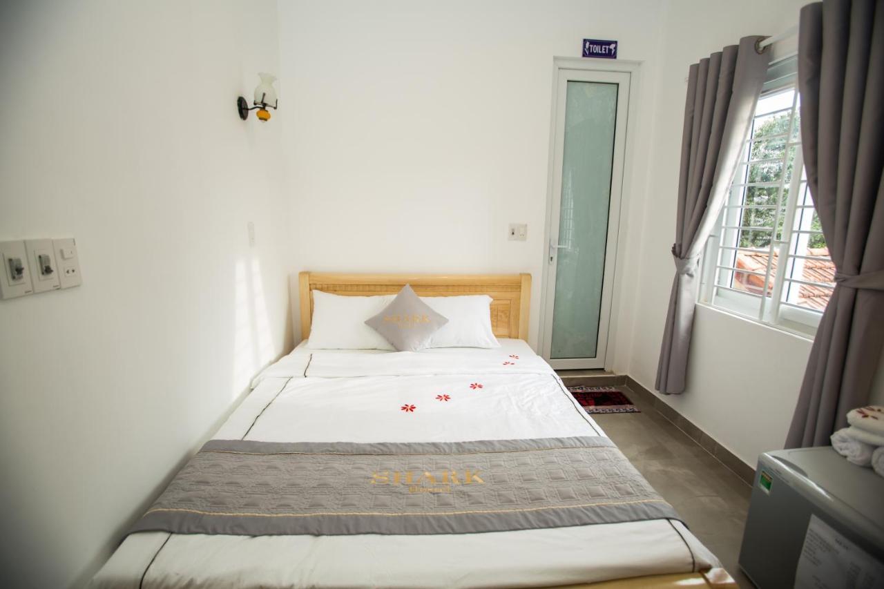Shark Homestay Hué Eksteriør billede